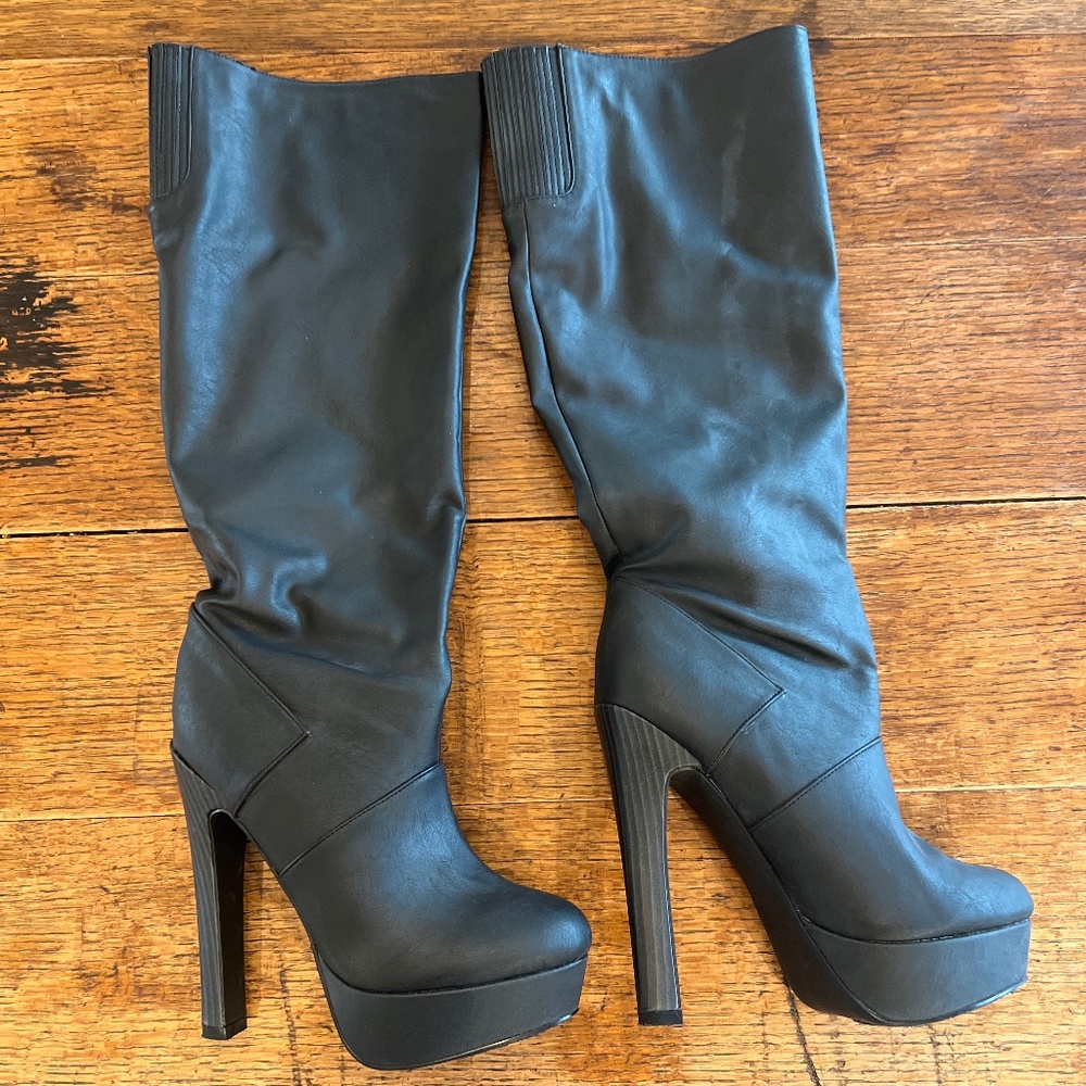 Heeled boots